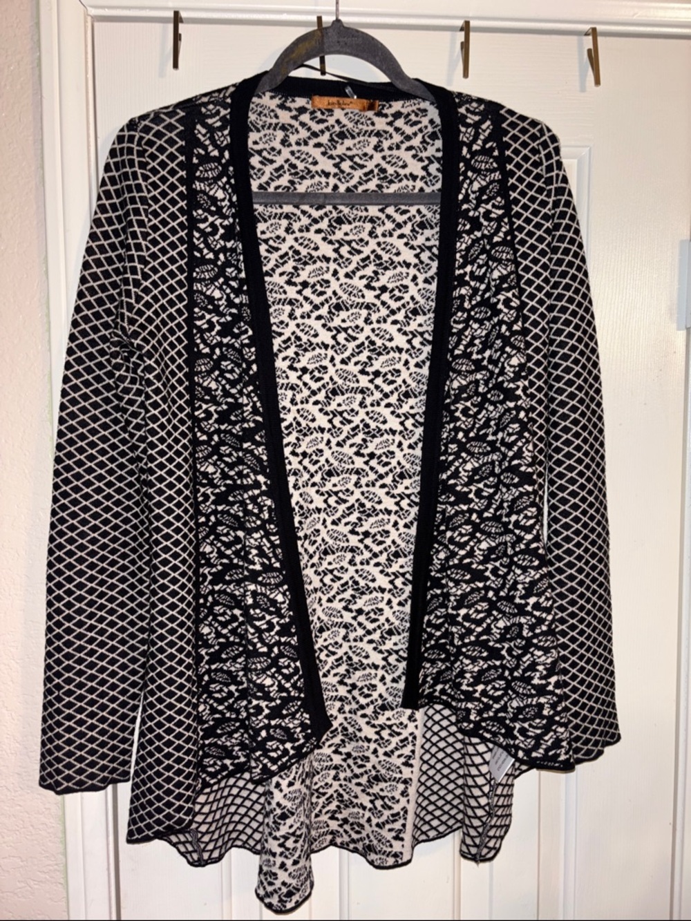 Black and White Open-Front Patterned Women's Sweater Medium EUC